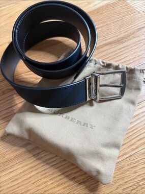 Burberry Black Leather Men's Belt with Silver Buckle